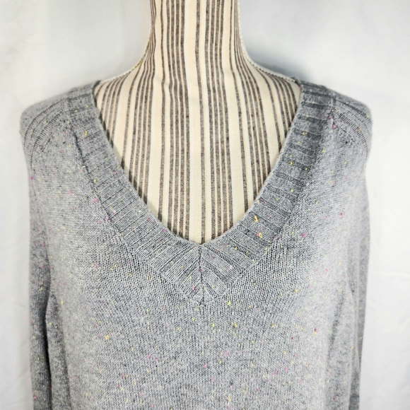 Old Navy Grey w/Speckled V Neck Cotton Blend Long Sleeve Sweater Size Medium - Picture 2 of 8